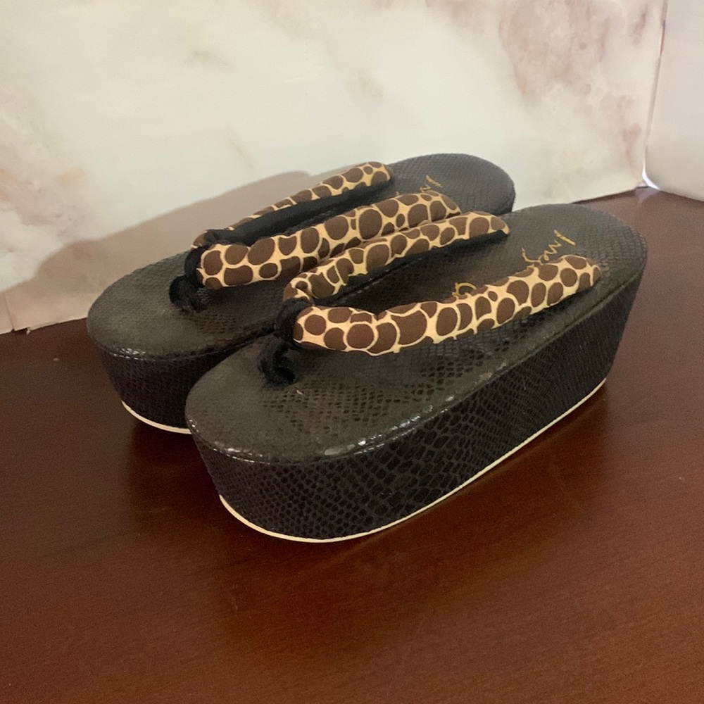 IRREGULAR CHOICE Giraffe Print PLATFORM WEDGE size 7.5